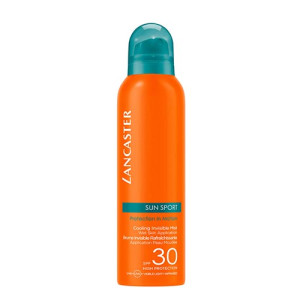 Sun Sport - Unsichtbarer Erfrischungsnebel SPF30 - Anwendung auf nasser Haut Sun Sport - Unsichtbarer Erfrischungsnebel SPF30 - Anwendung auf nasser Haut